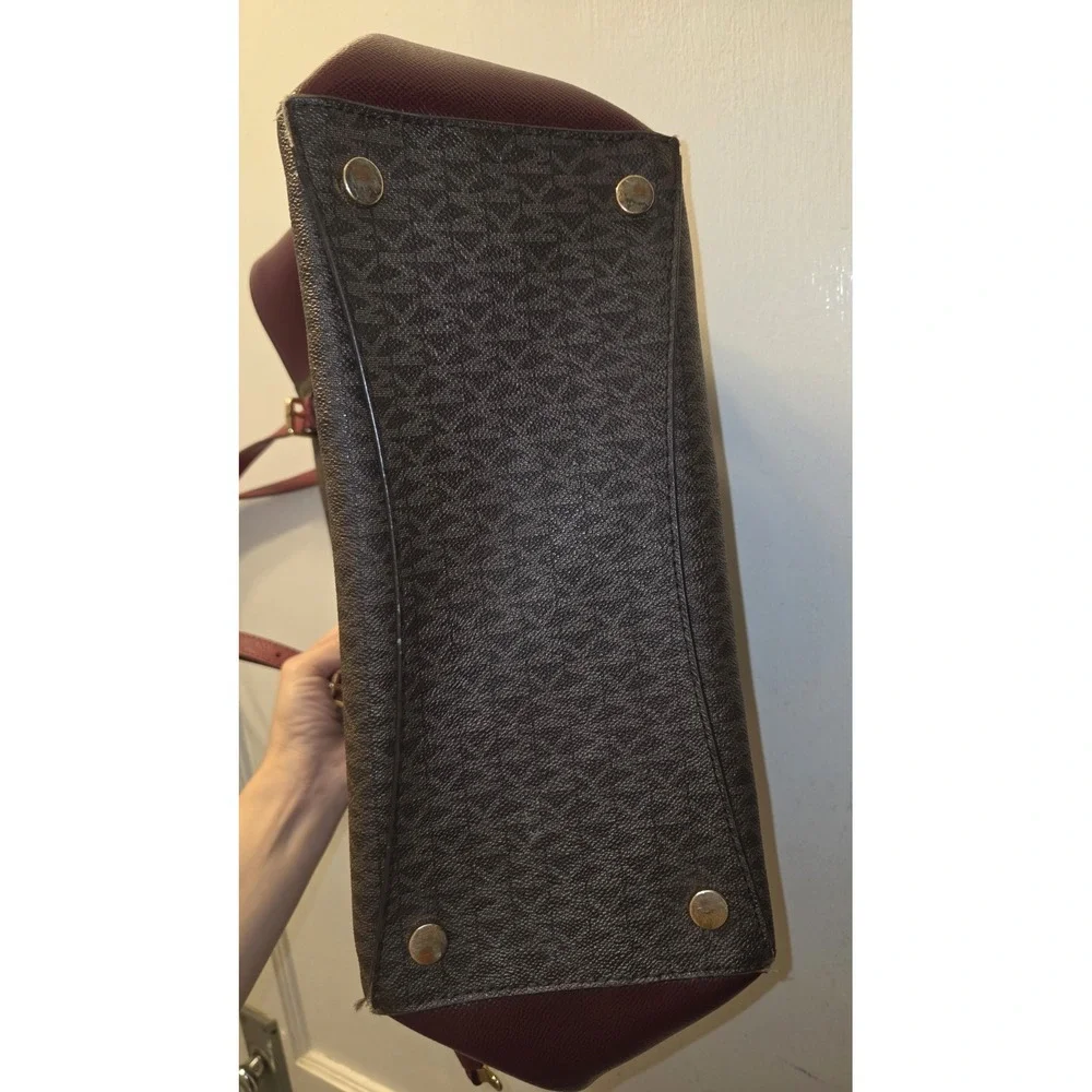 Michael Kors Voyager Berry Medium Logo Tote Bag